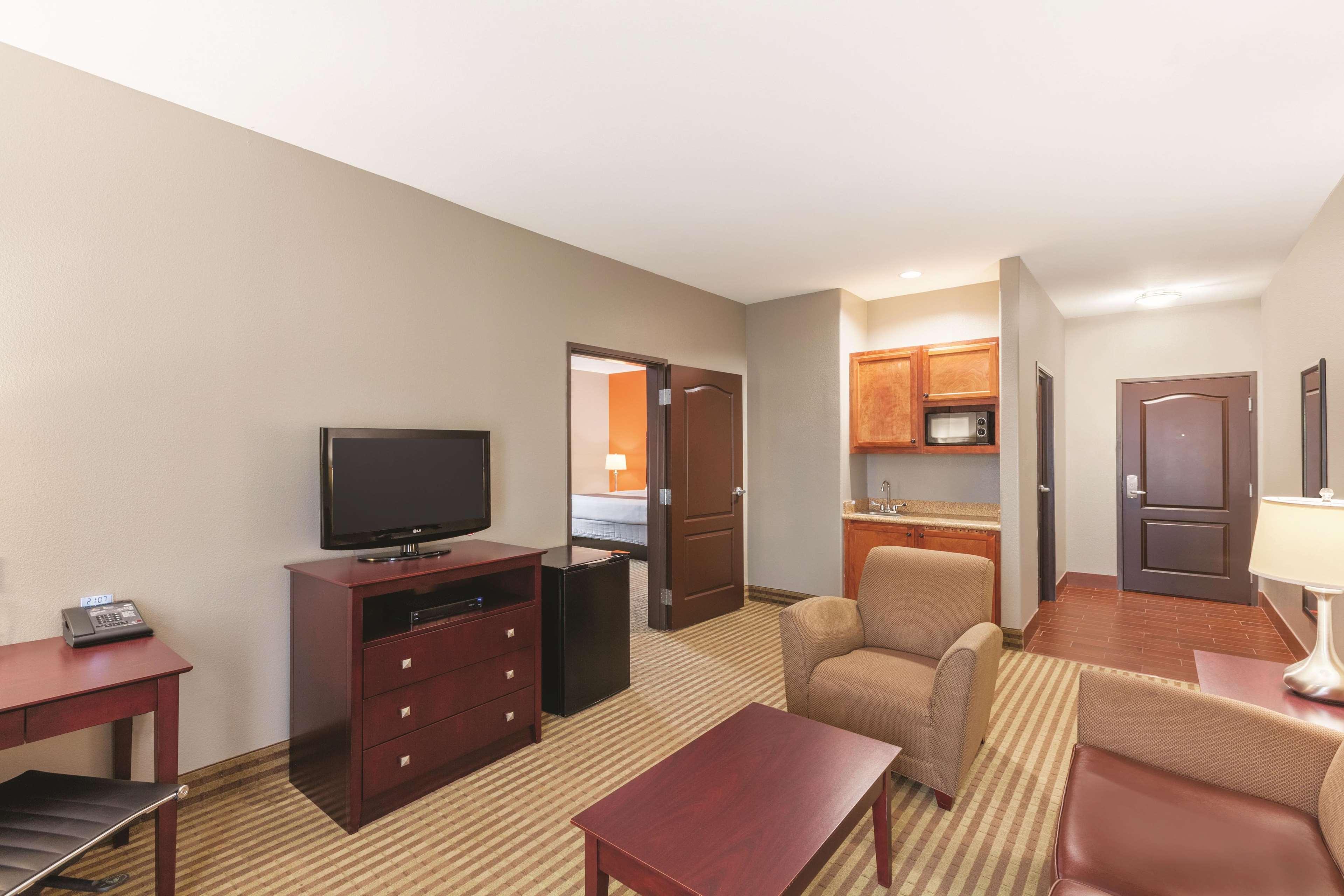 Отель La Quinta By Wyndham Houston Iah Bush Intl Airport E Хамбл Экстерьер фото