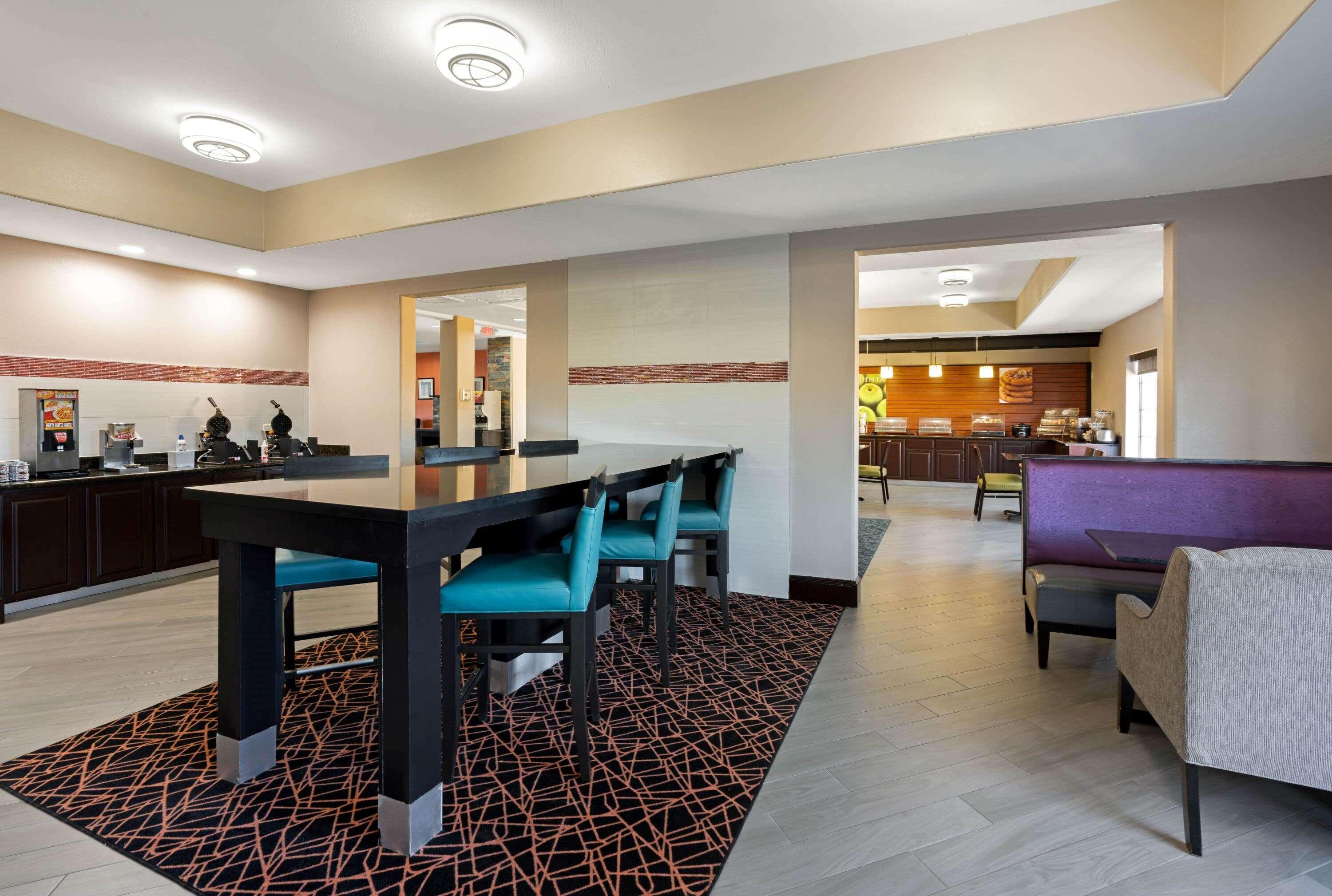 Отель La Quinta By Wyndham Houston Iah Bush Intl Airport E Хамбл Экстерьер фото