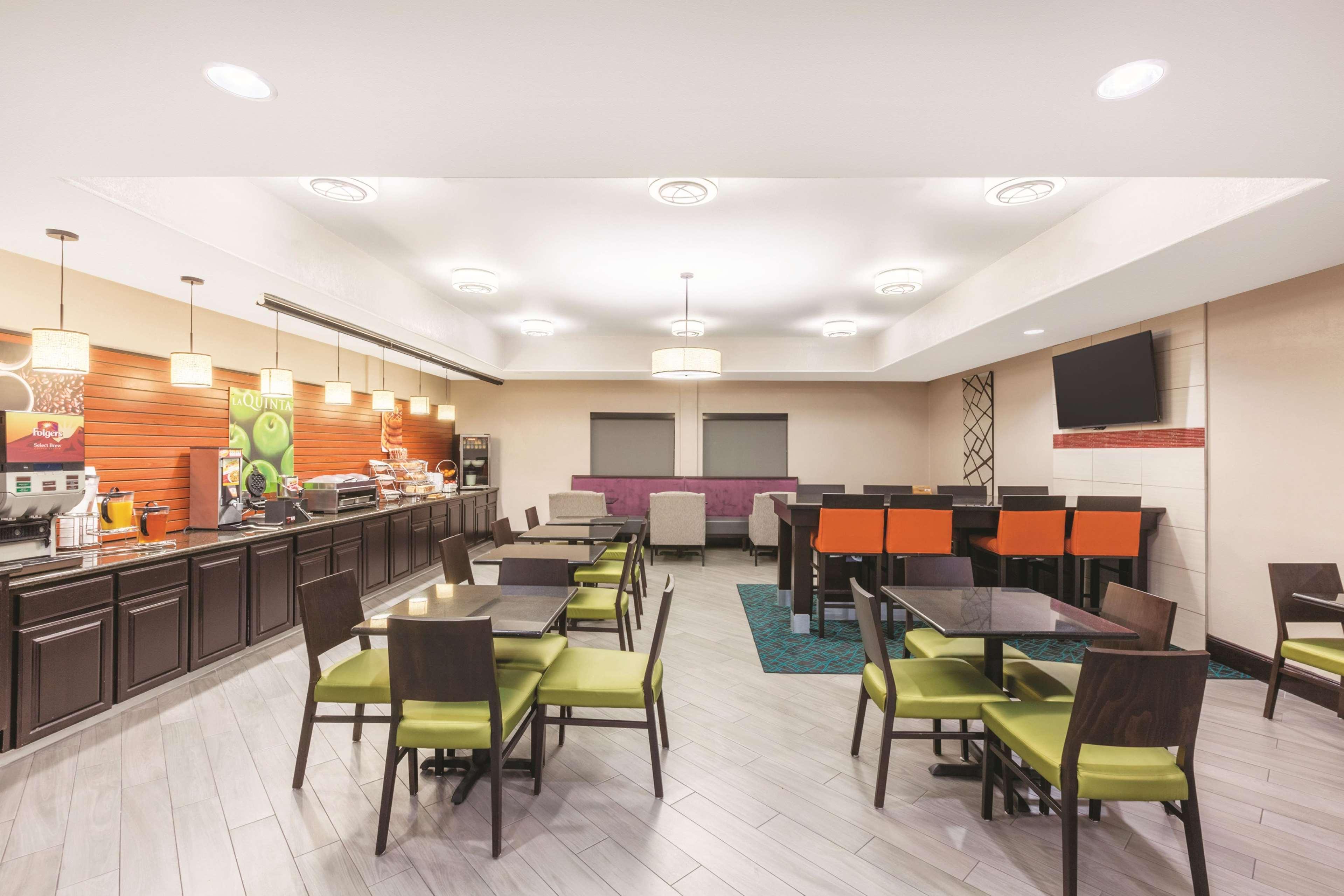 Отель La Quinta By Wyndham Houston Iah Bush Intl Airport E Хамбл Экстерьер фото